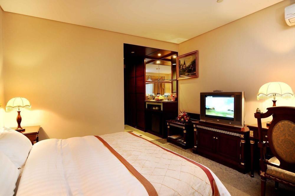 Sovereign Business 4*